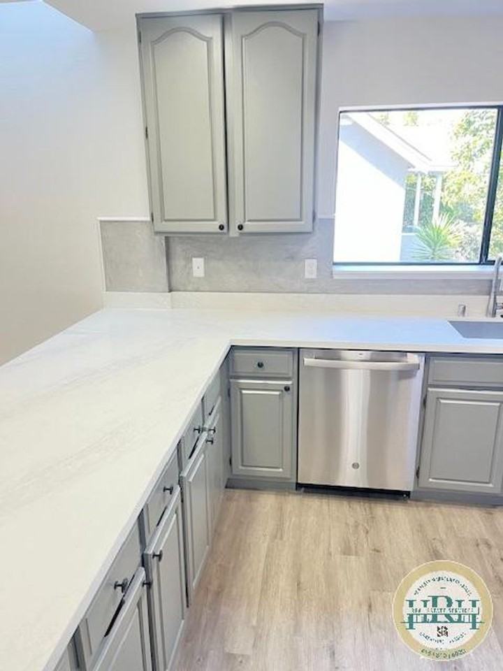 106 Solano St - Photo 6 of 26