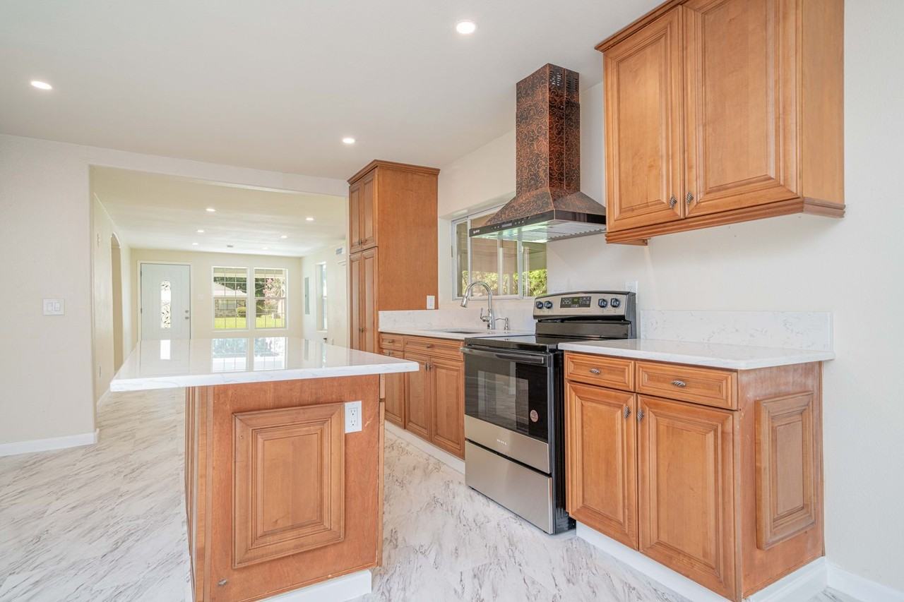 1502 E Birdsong St - Photo 3 of 19