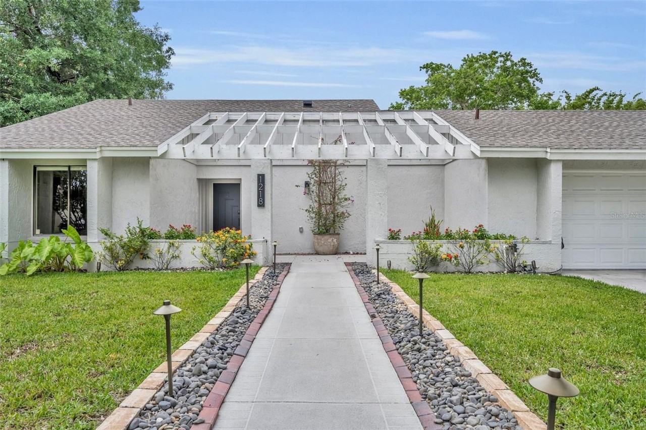 1218 Fairway Dr - Photo 2 of 33