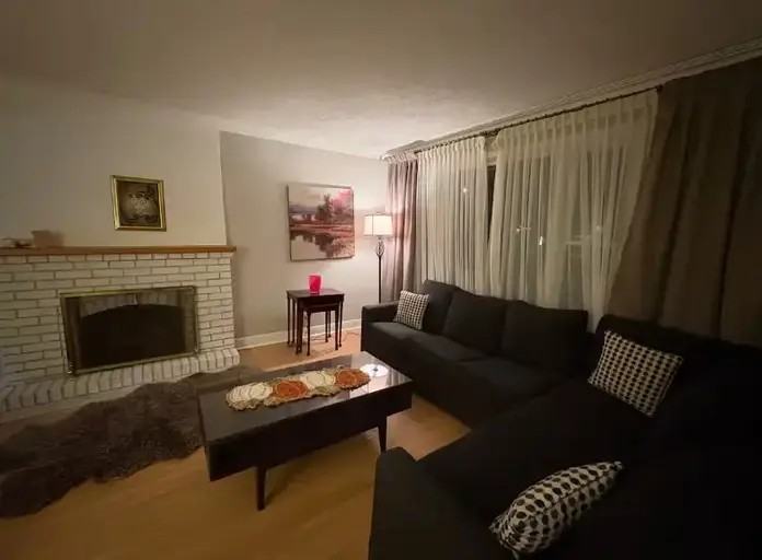 584 Lorne St - Photo 2 of 10