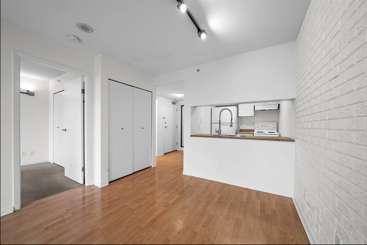 1188 Howe Street #2005 - Photo 3 of 14