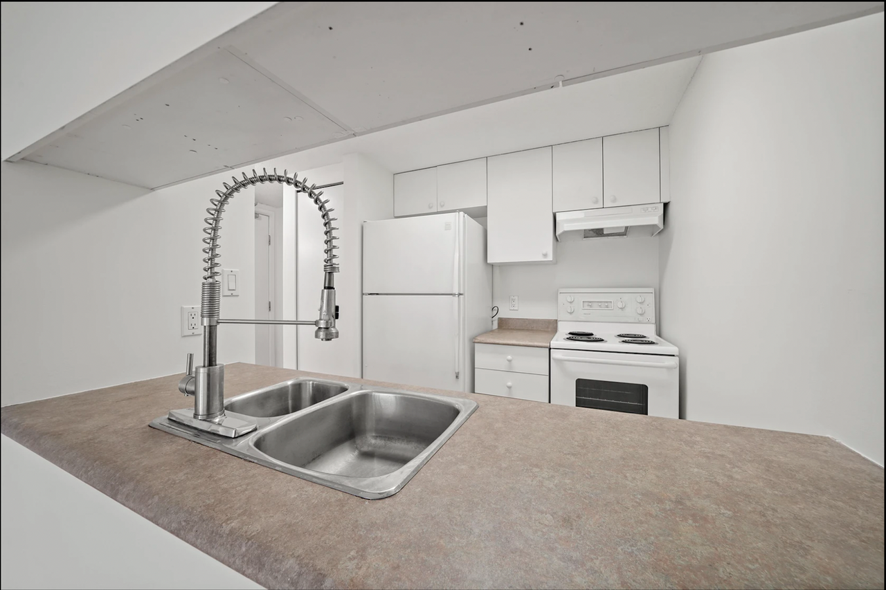 1188 Howe Street #2005 - Photo 4 of 14