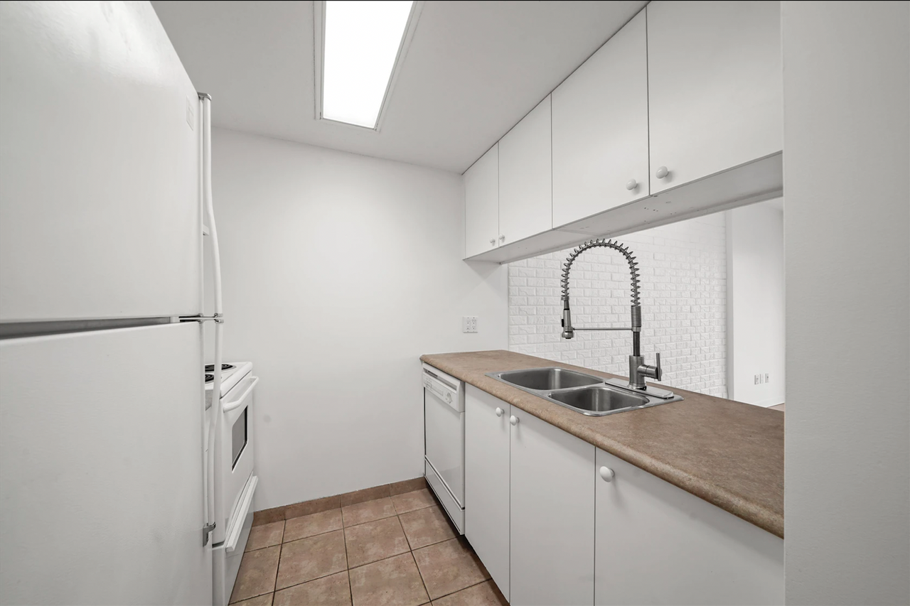 1188 Howe Street #2005 - Photo 5 of 14