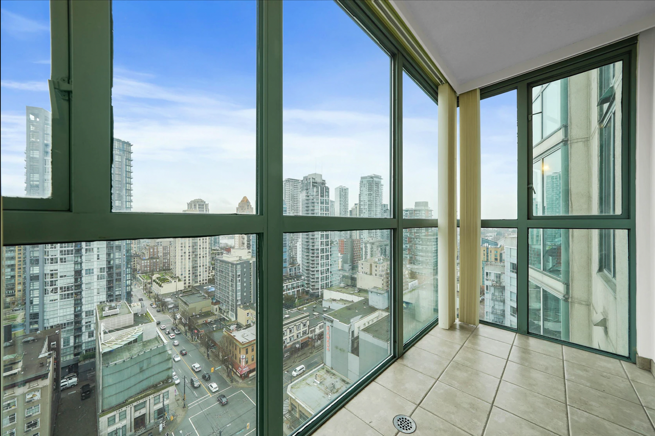 1188 Howe Street #2005 - Photo 7 of 14