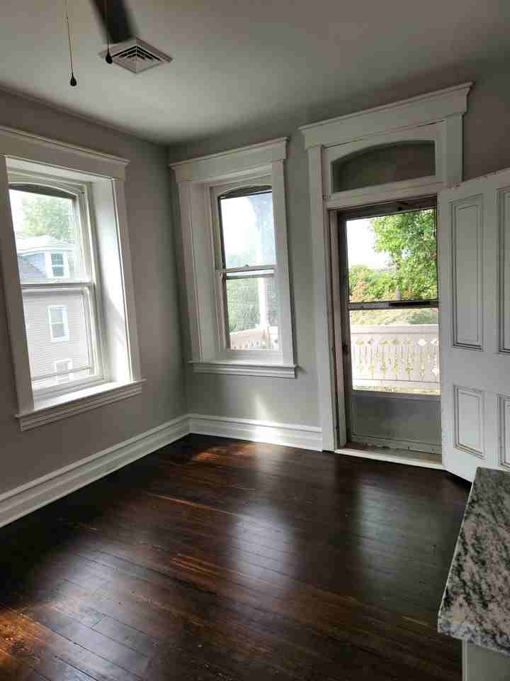 402 N George St - Photo 2 of 12