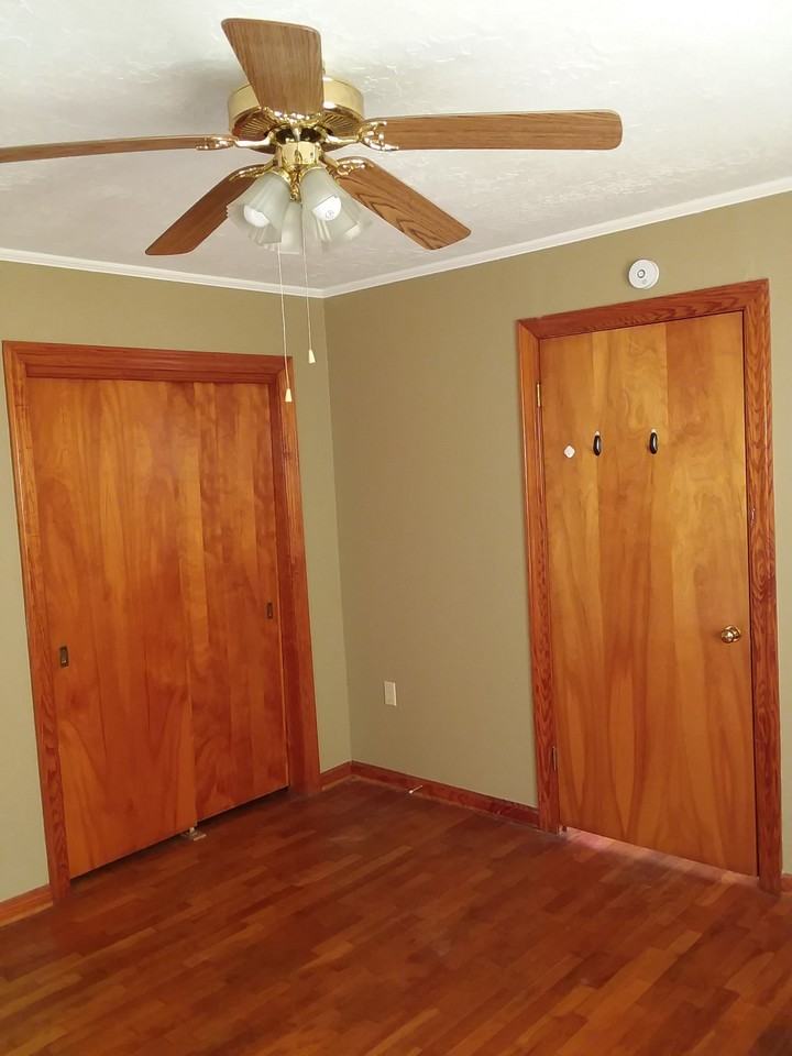407 N Mccombs St - Photo 3 of 9