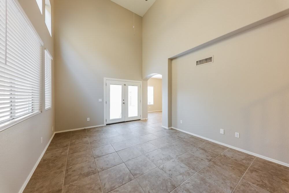 4907 W Marco Polo Rd - Photo 4 of 17