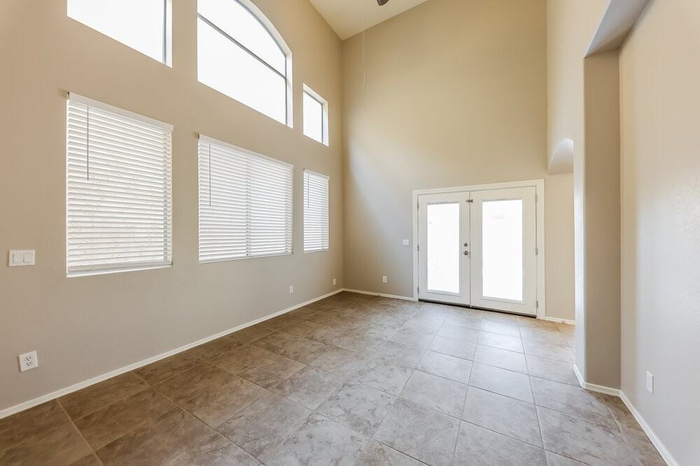 4907 W Marco Polo Rd - Photo 5 of 17
