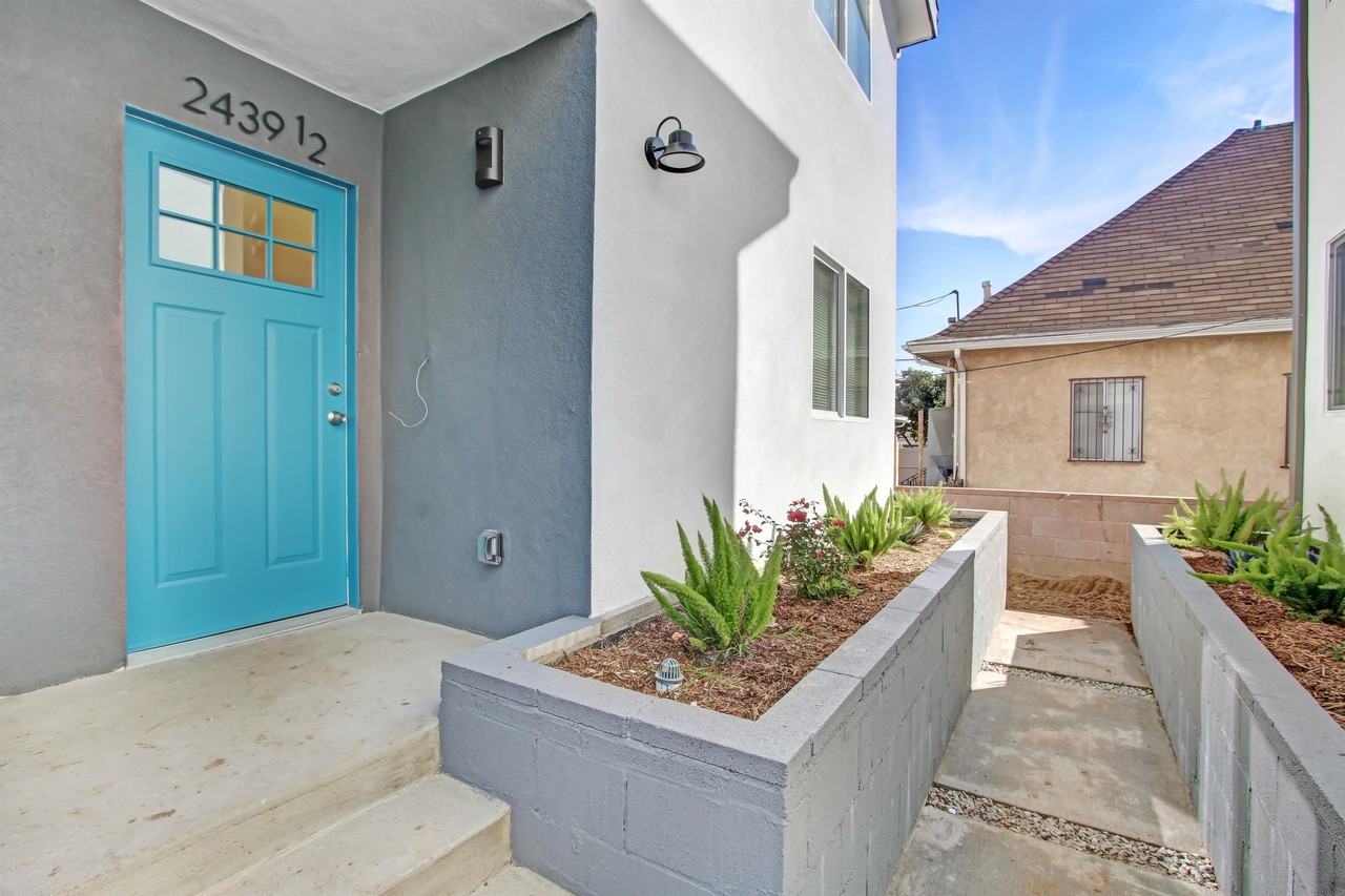 2437 Malabar St - Photo 3 of 16