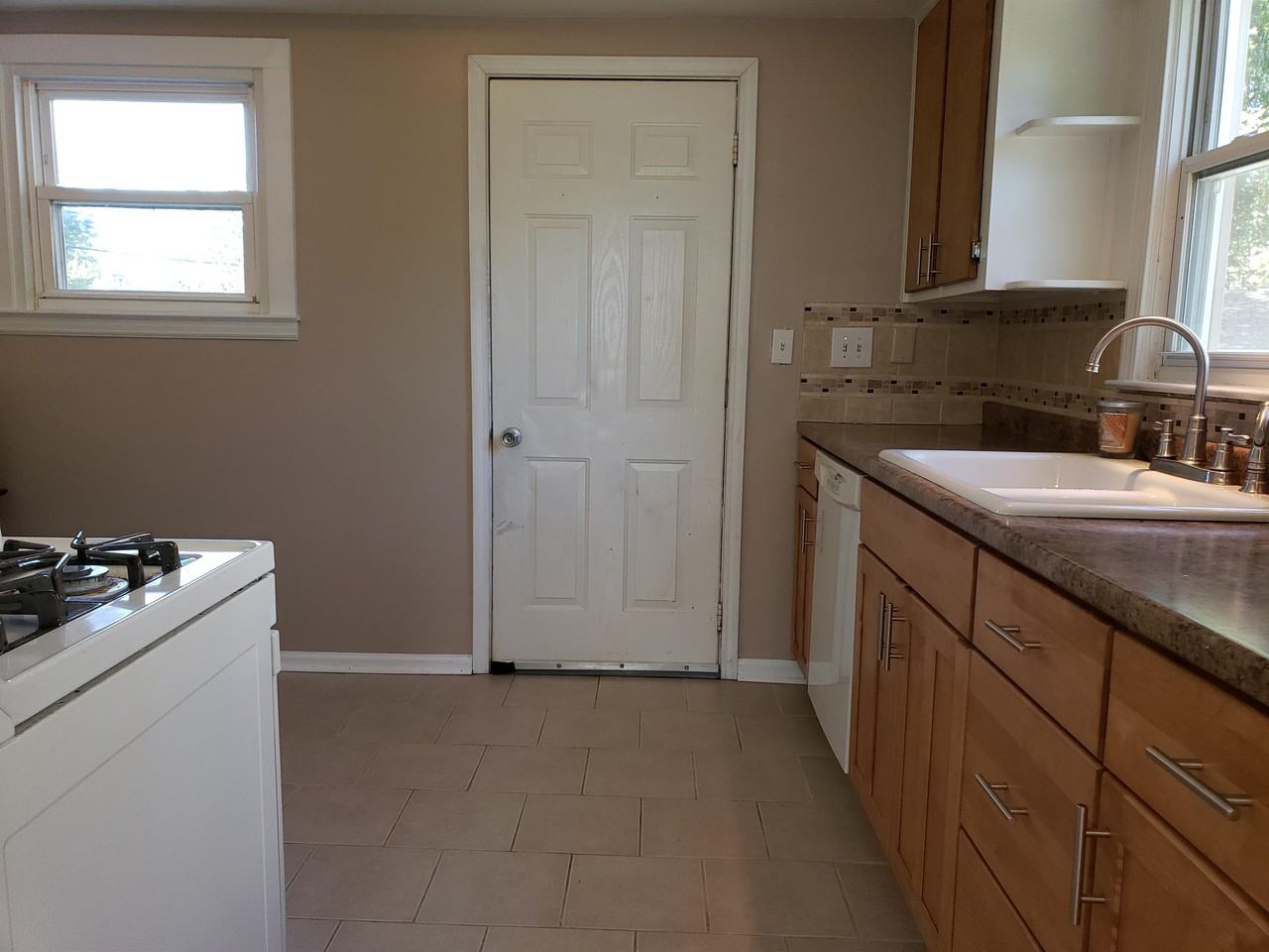 28834 Rush St - Photo 3 of 13