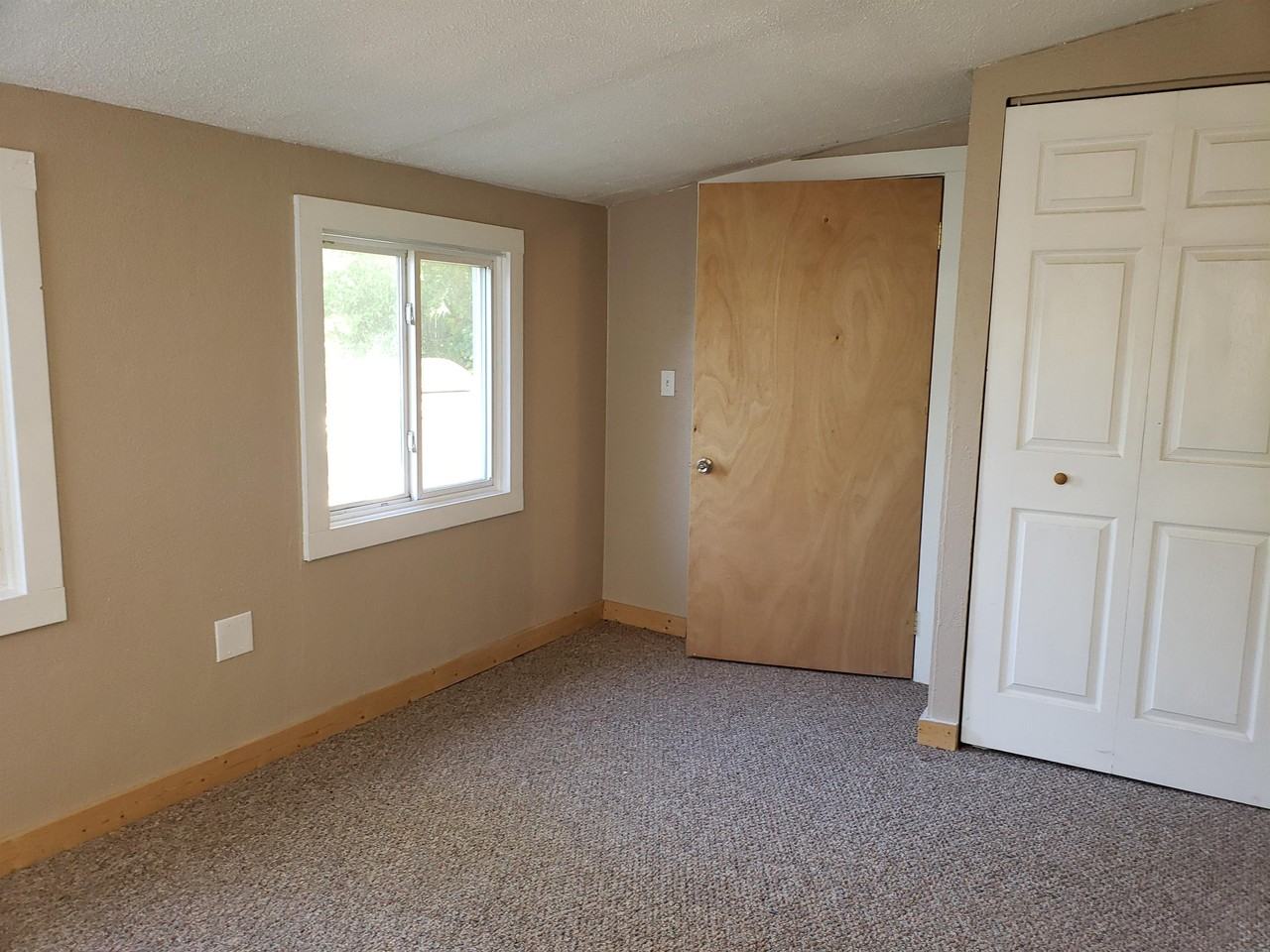 28834 Rush St - Photo 2 of 13