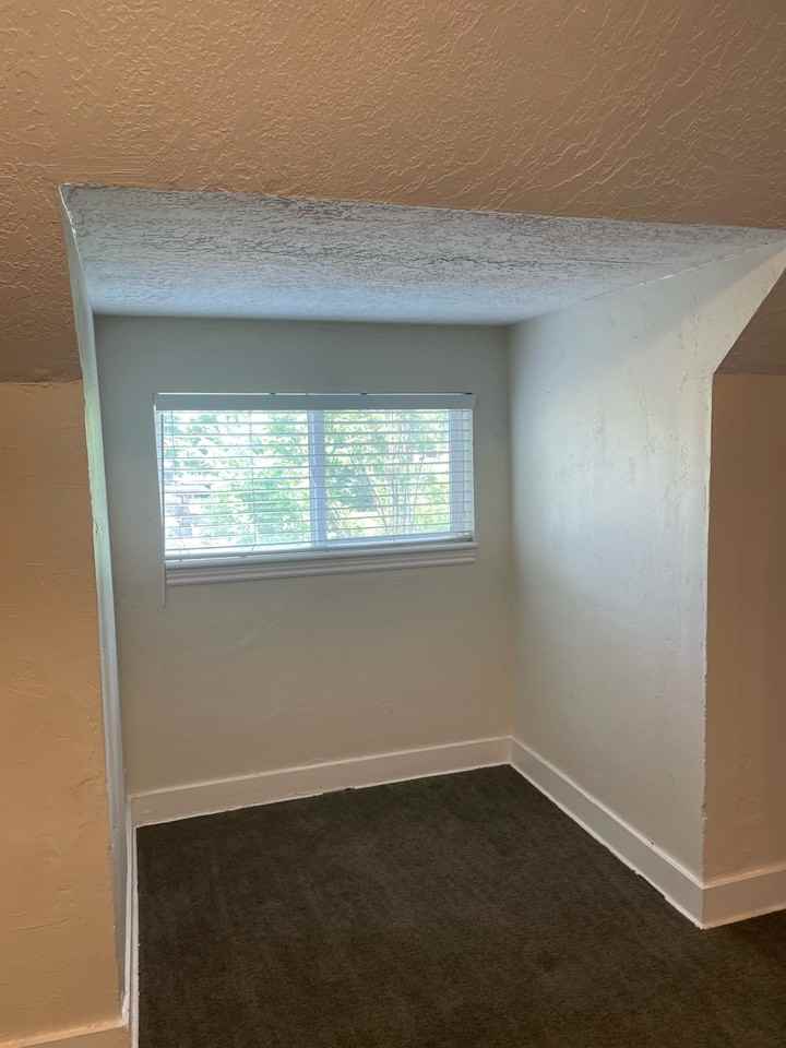 934 Southeast #3 - Photo 2 of 13