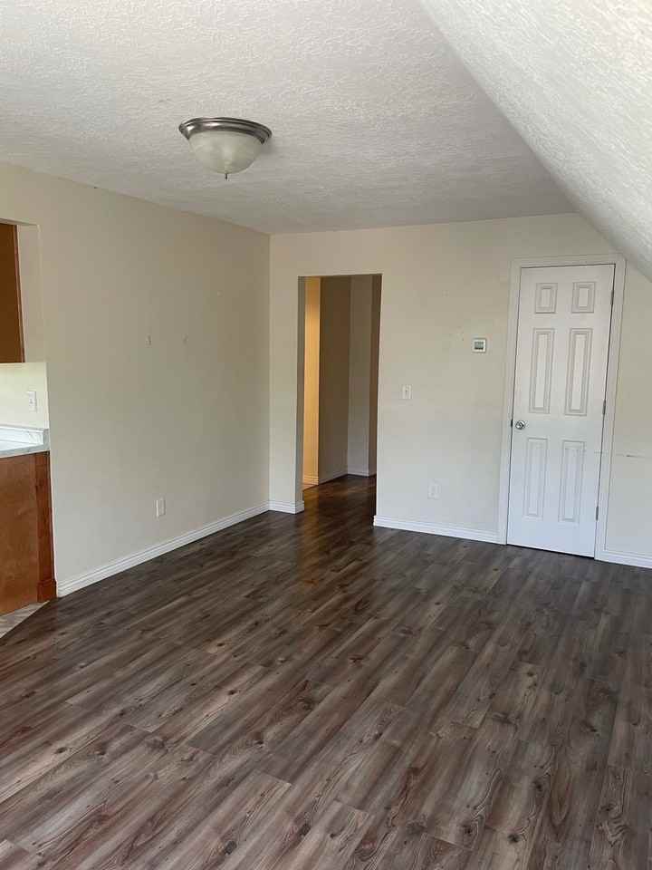 934 Southeast #3 - Photo 3 of 13