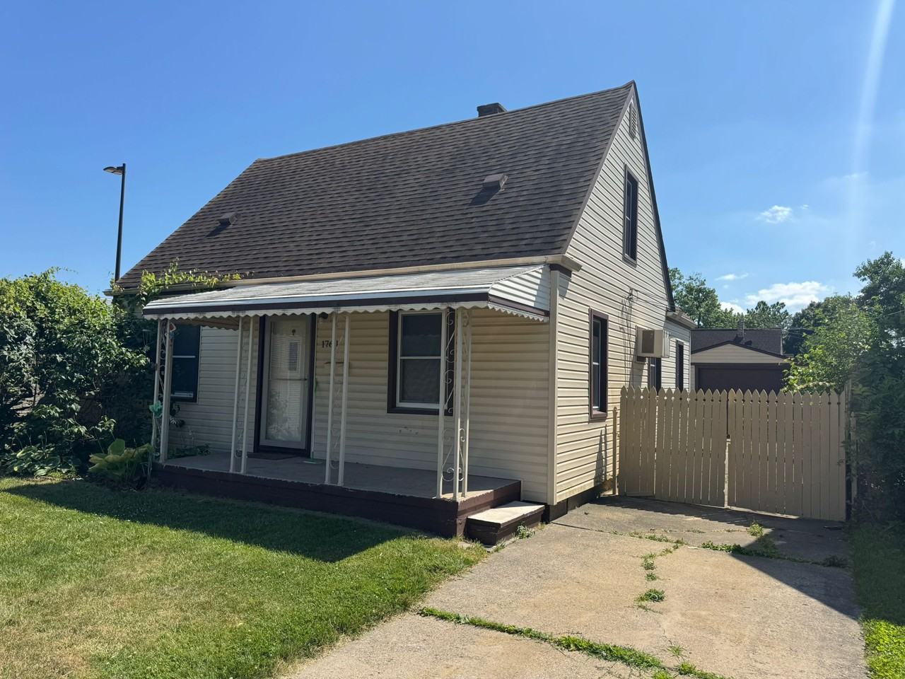 1763 Council Ave - Photo 2 of 11