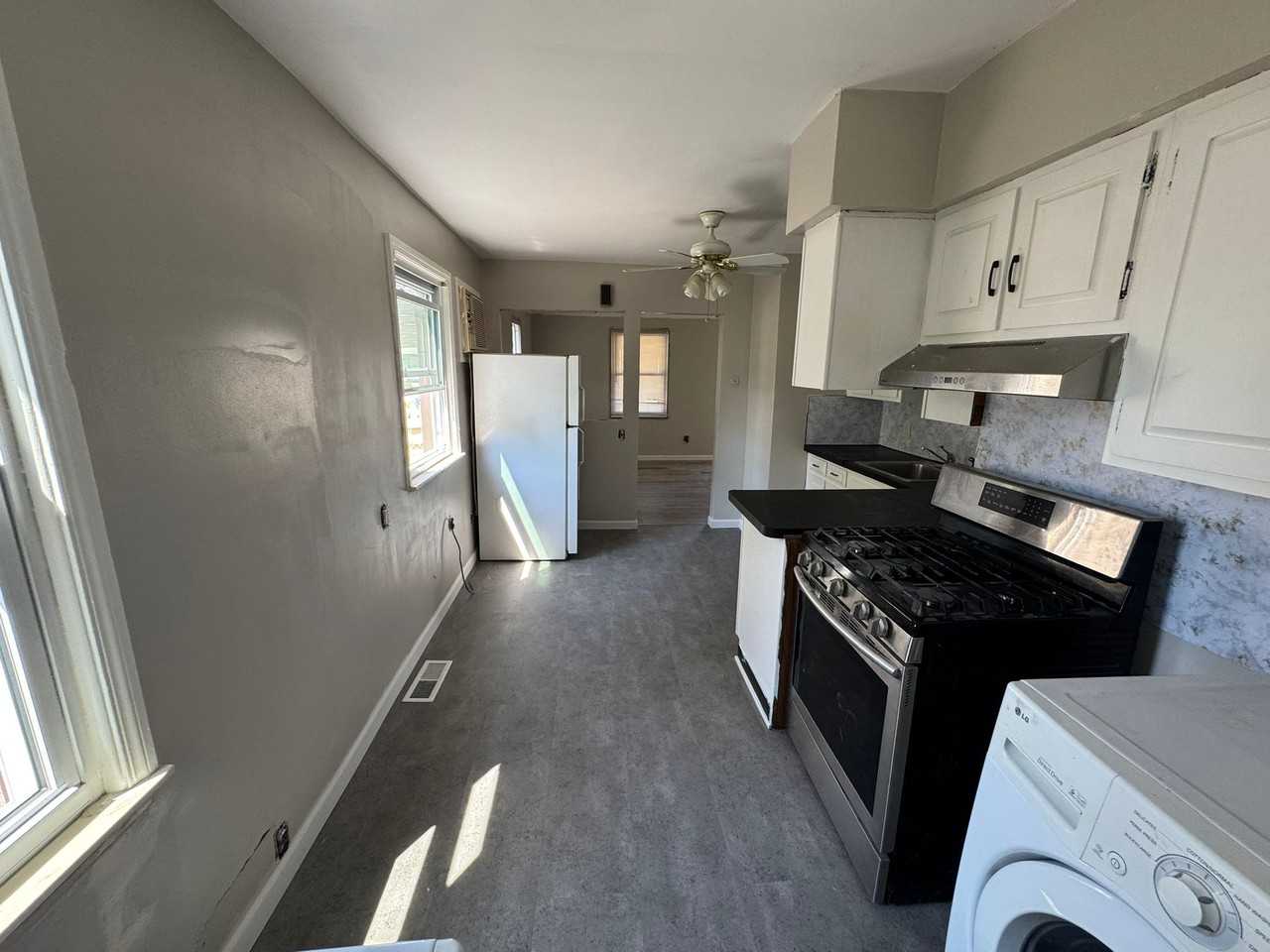 1763 Council Ave - Photo 3 of 11