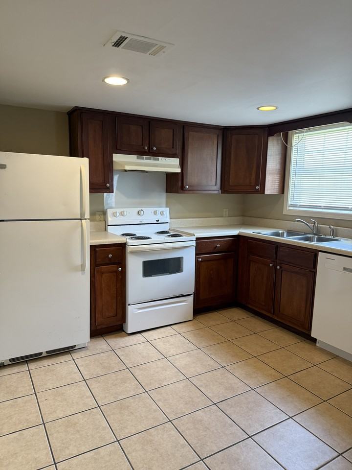 342 Prior St Ne #342-3 - Photo 2 of 12