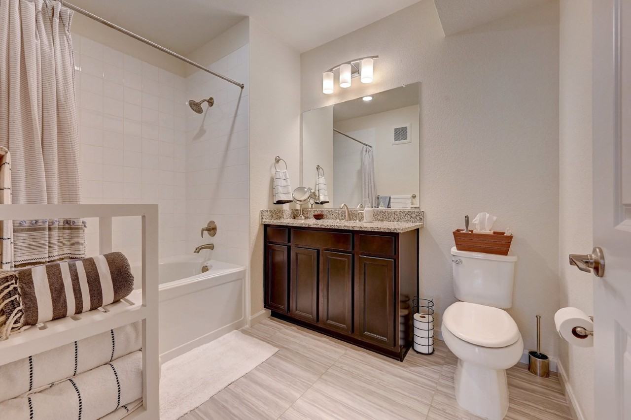 1841 S Dunkirk St - Photo 3 of 31