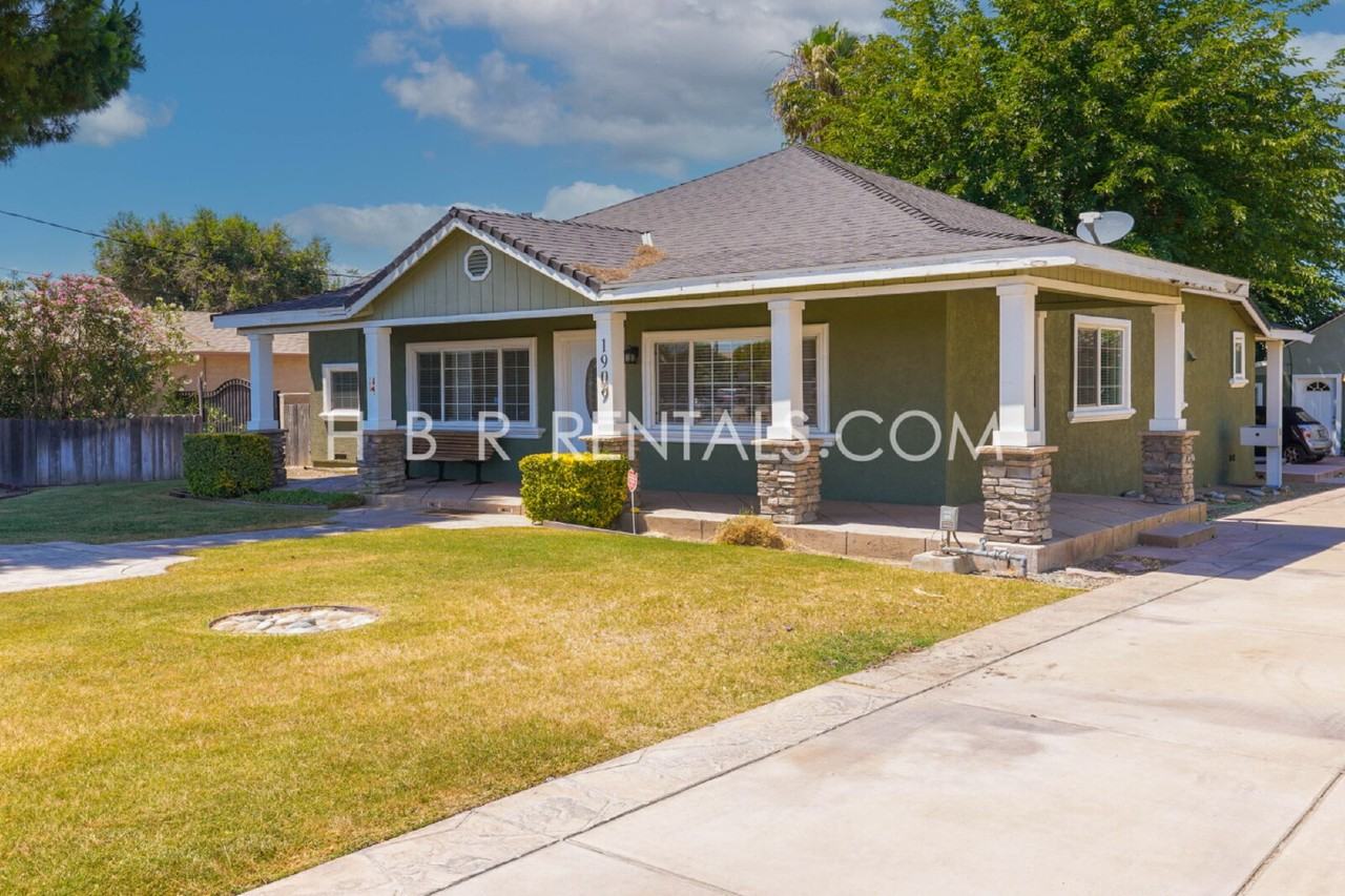 1909 W Valpico Rd - Photo 2 of 50