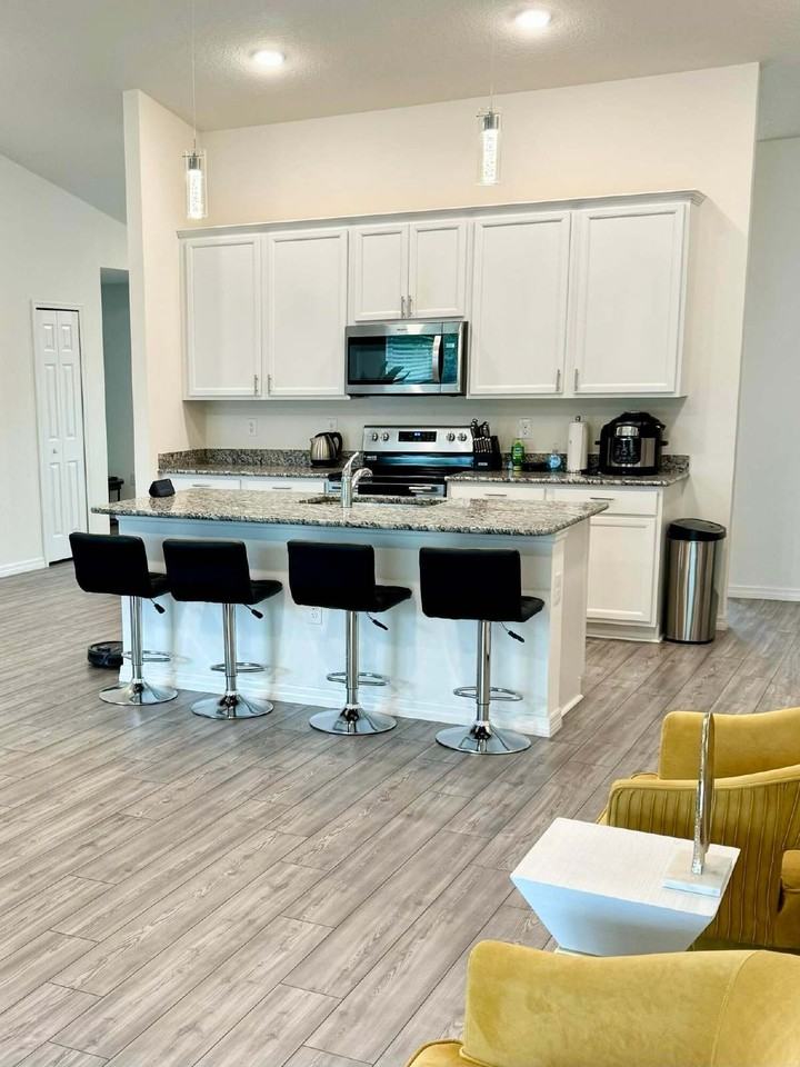 467 Binney St Ne - Photo 3 of 14