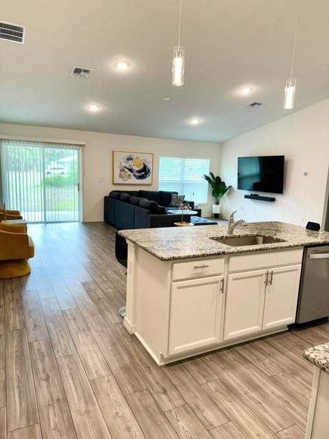 467 Binney St Ne - Photo 5 of 14