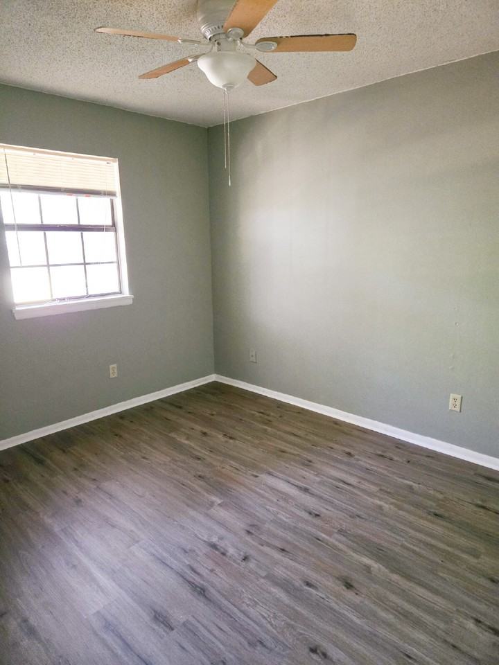 1030 Sable Dr #B - Photo 2 of 10