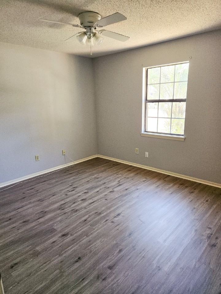 1030 Sable Dr #B - Photo 4 of 10