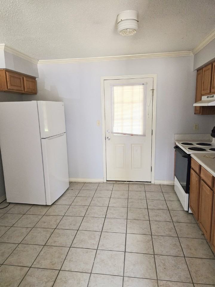 1030 Sable Dr #B - Photo 7 of 10