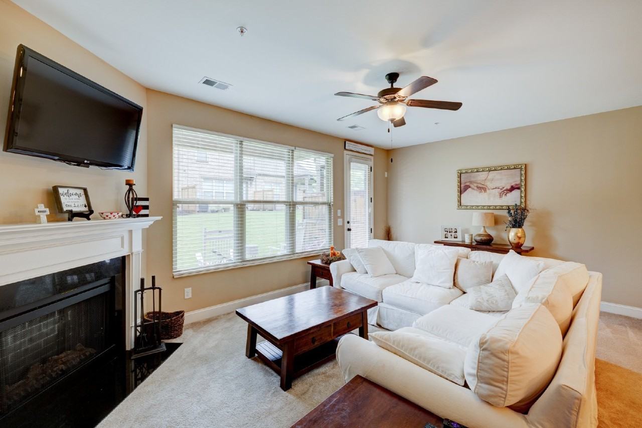 206 Bixby Lane - Photo 7 of 41