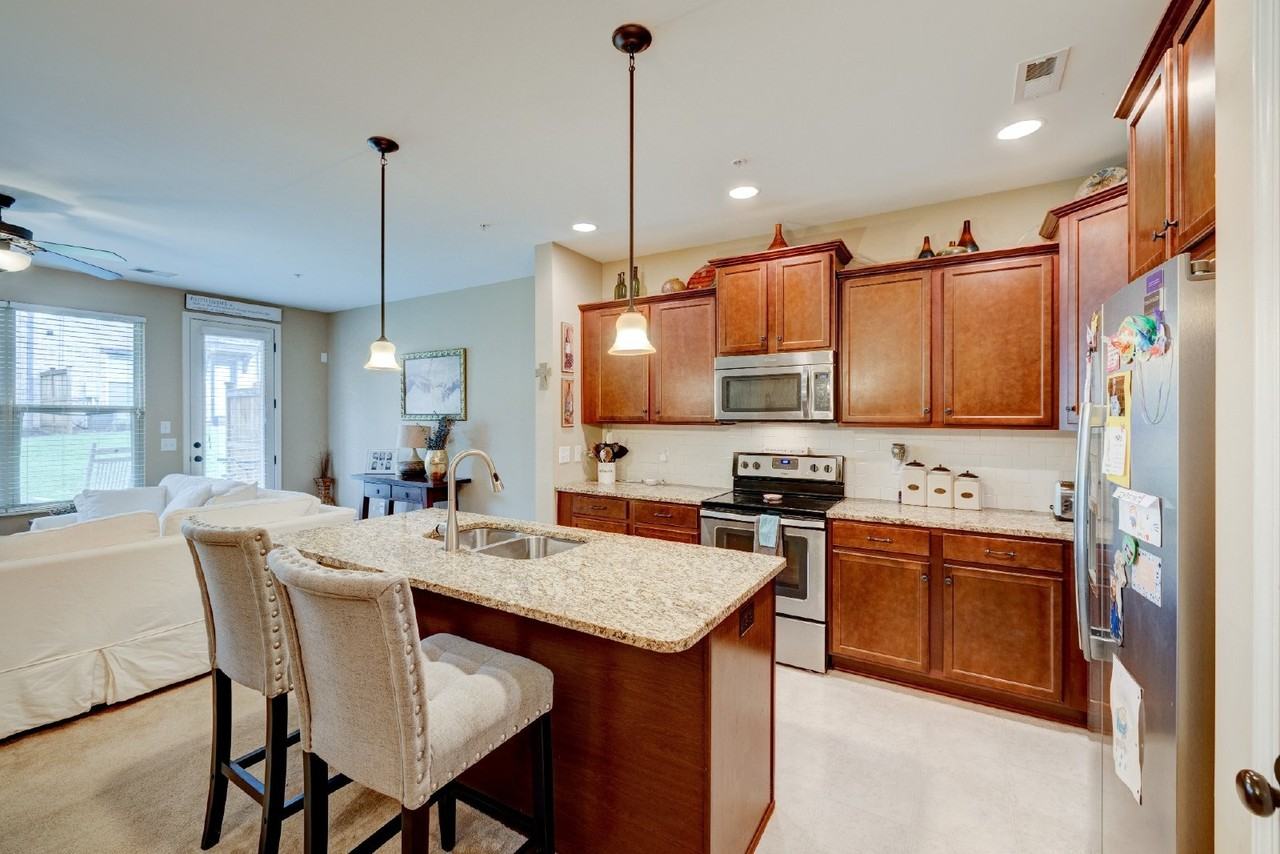 206 Bixby Lane - Photo 3 of 41