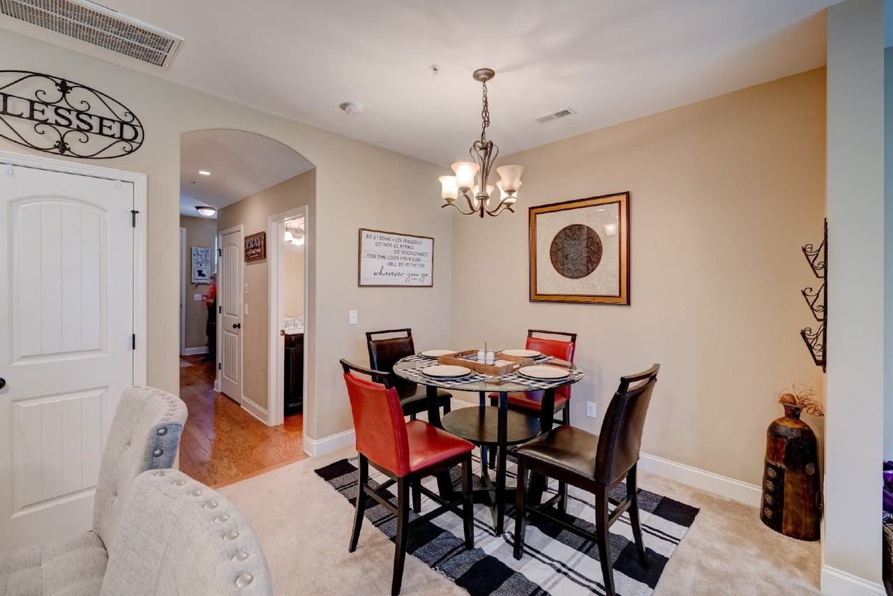 206 Bixby Lane - Photo 4 of 41