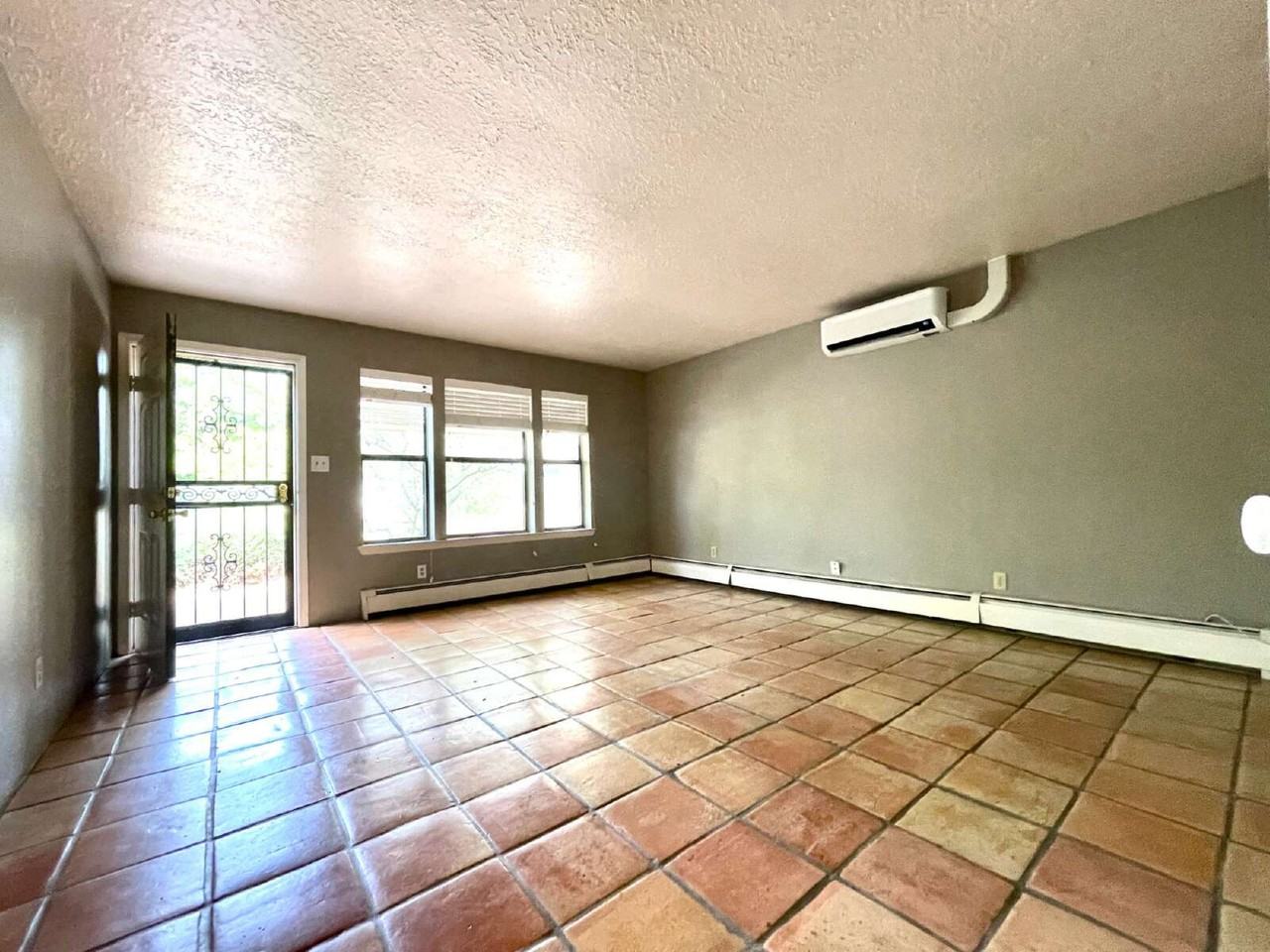 314 Amherst Dr Se - Photo 2 of 27