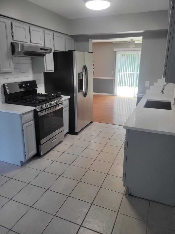 5229 Acacia Ct - Photo 3 of 14