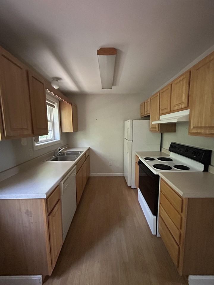 82 Fieldstone Drive #C - Photo 2 of 7