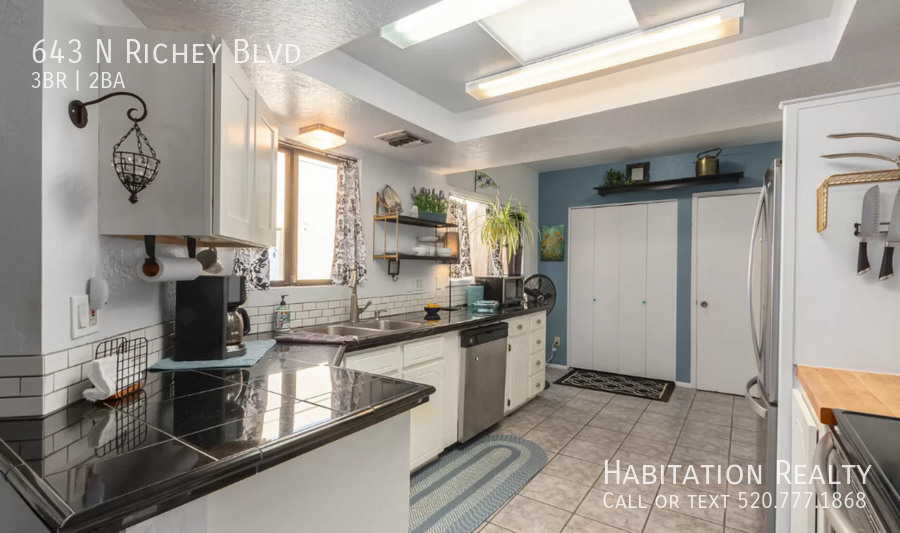 643 North Richey Boulevard - Photo 3 of 47