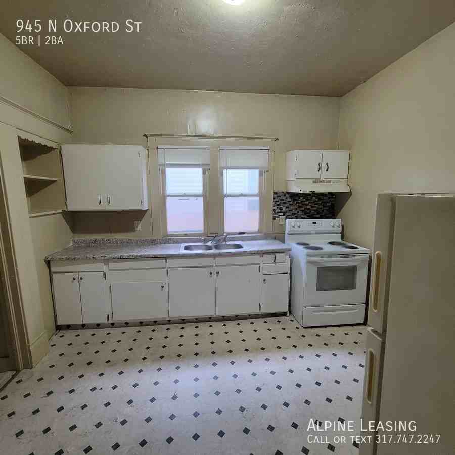 945 N Oxford St - Photo 2 of 7
