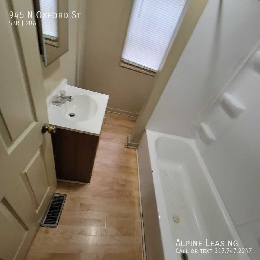 945 N Oxford St - Photo 7 of 7