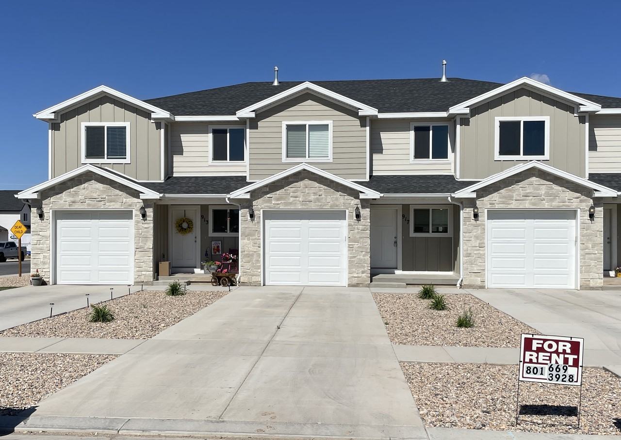 917 N 100 W #11 - Photo 3 of 14