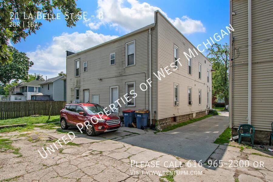 21 La Belle St Se #B - Photo 3 of 3