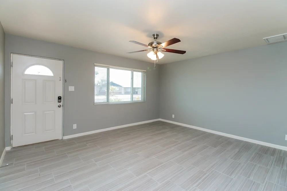 455 E Garfield St #NA - Photo 3 of 9