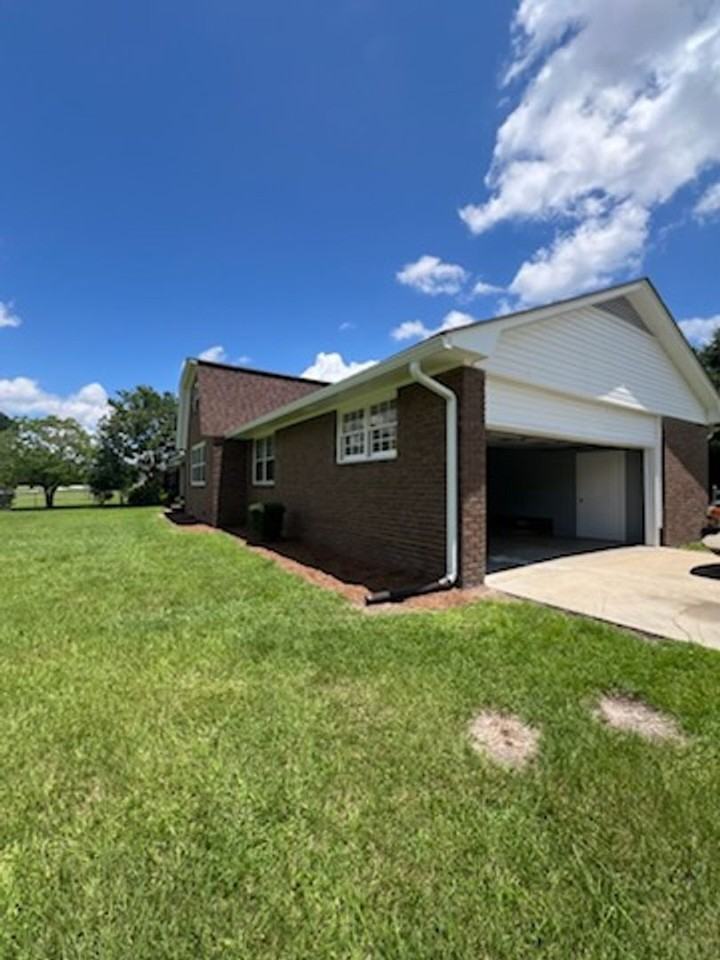 202 N Lakewood Dr - Photo 3 of 18