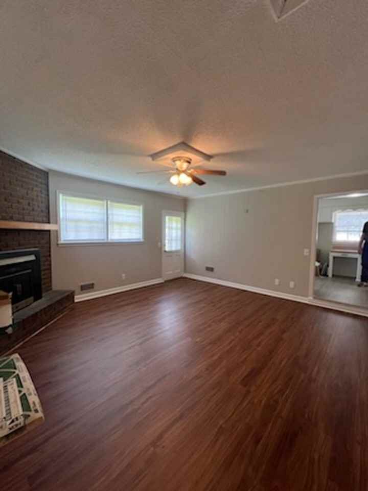 202 N Lakewood Dr - Photo 6 of 18
