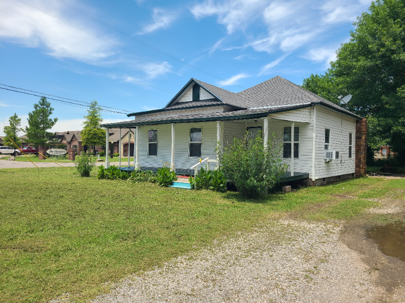 101 E 2nd St - Photo 2 of 24