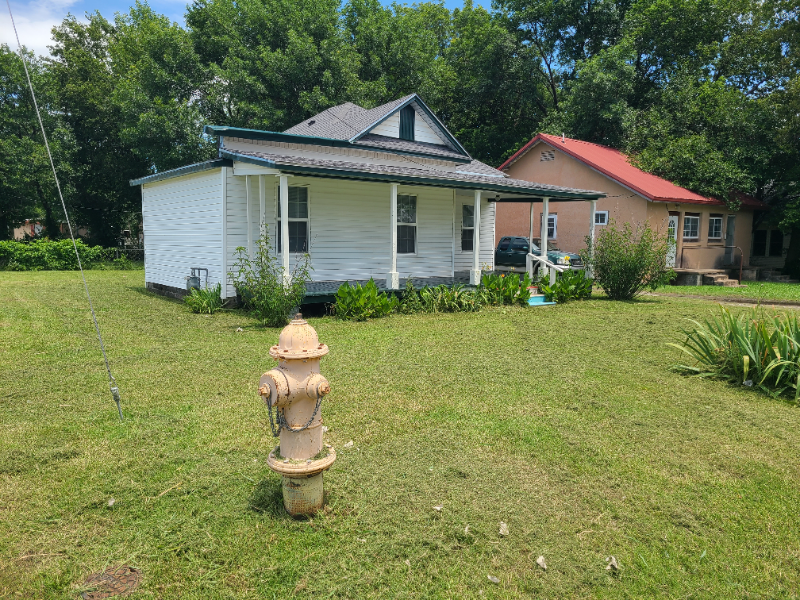 101 E 2nd St - Photo 3 of 24