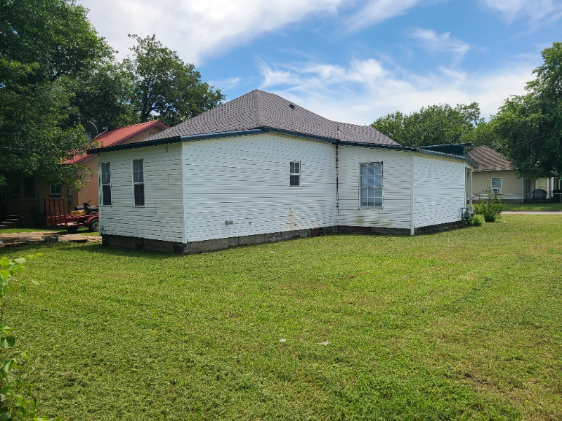 101 E 2nd St - Photo 5 of 24