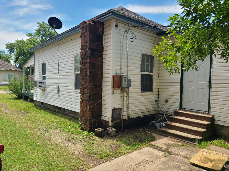 101 E 2nd St - Photo 6 of 24