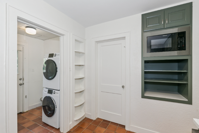 209 S Belmont St - Photo 3 of 15