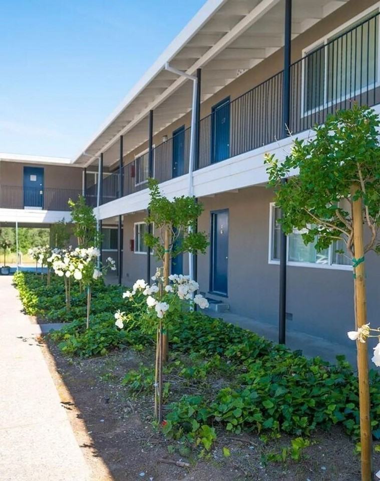 Sunset Gardens Apartments - Photo 2 of 17