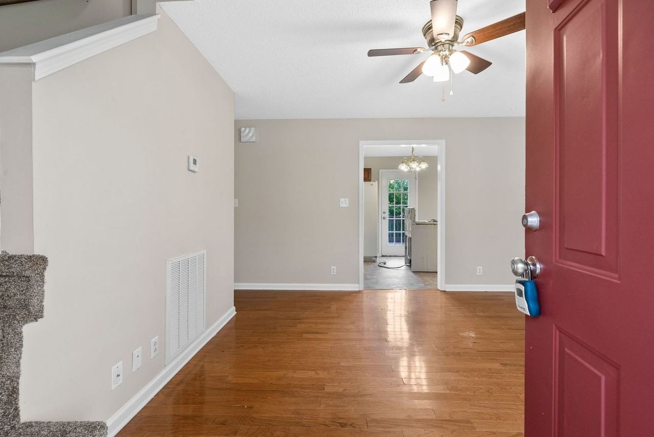 320 Lafayette Point Cir - Photo 4 of 27