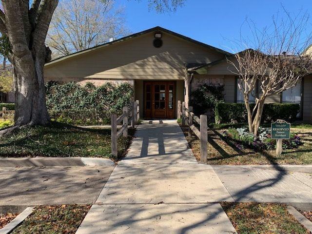 Green Arbor - Photo 3 of 50