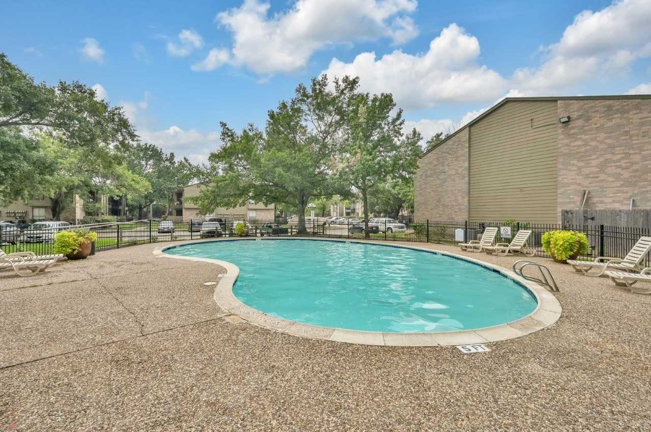 Green Arbor - Photo 6 of 50